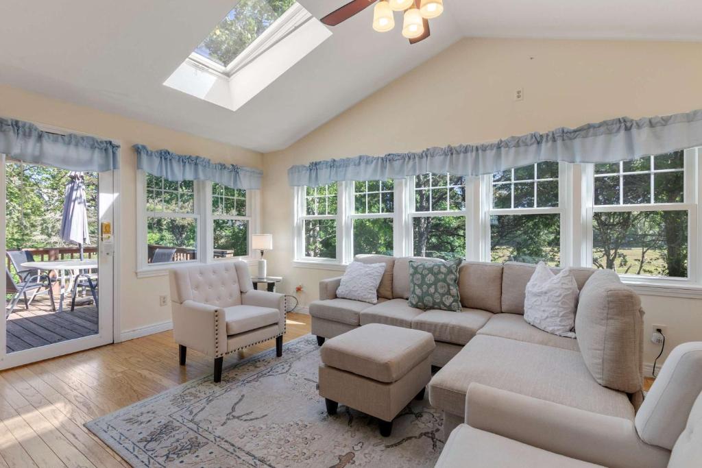 West Chatham House | Great location dog friendly Central AC