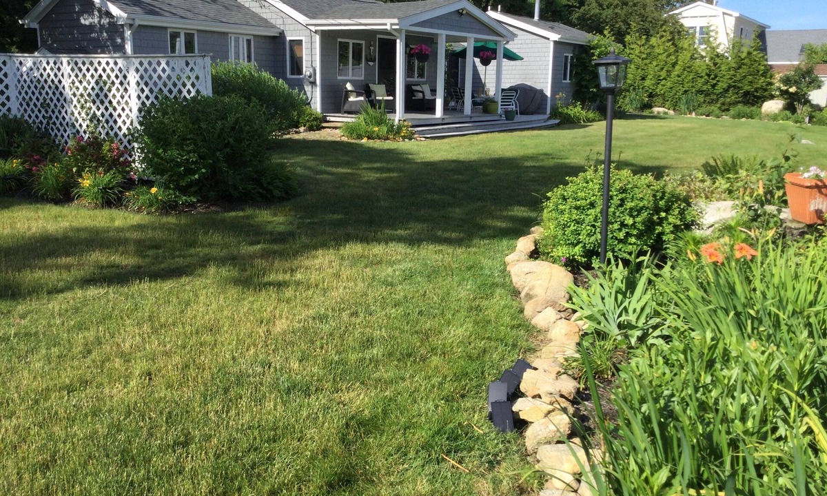 Green Hill House | Green Hill Beach Cottage on Quiet Cul de Sac