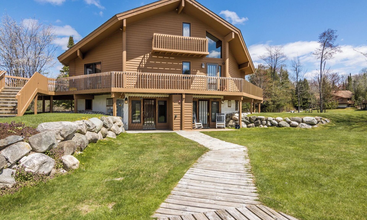 Mancelona Condo | Greens & Glides Getaway at Schuss Mountain