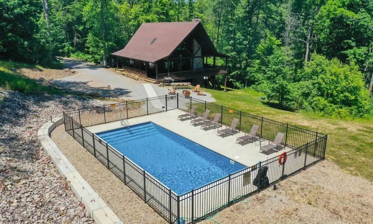 Logan Cabin | Grizzly Ridge | Hocking Hills, Pool, Hot Tub