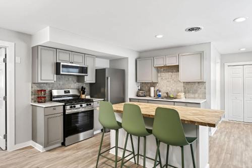 Great Valley Apartment | Ground Apt 5 Min to Holiday Valley King bed & Bunk