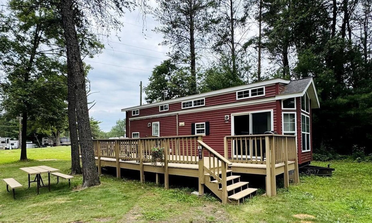 Wisconsin Dells Cabin | Group Cabin with Large Deck and Patio in Wisconsin Dells