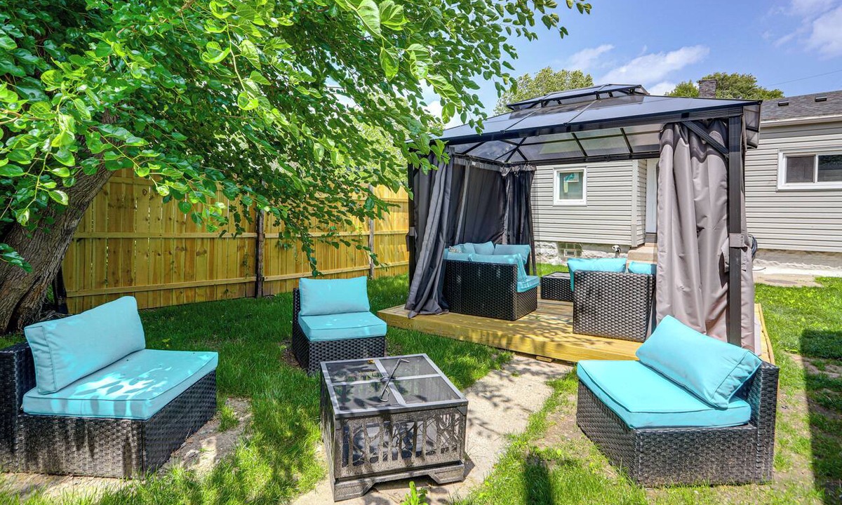 Downtown Toledo House | Group-Friendly Toledo Home for Zoo & Game Days