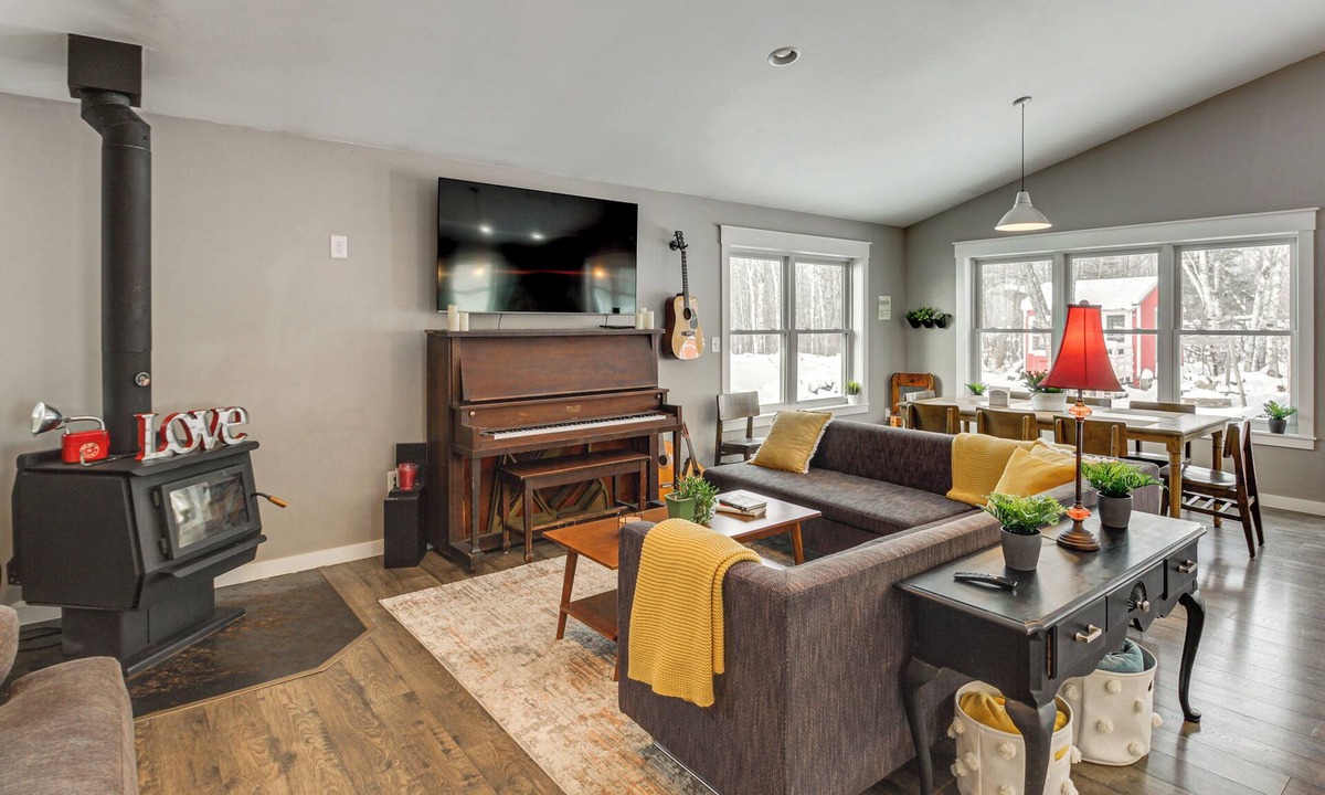 Hermantown House | Group Retreat Near Spirit Mtn & Duluth Lakefront!