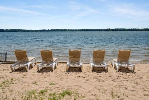 Mayfield Apartment | Group Stay - 3 Lodges Together by Fife Lake