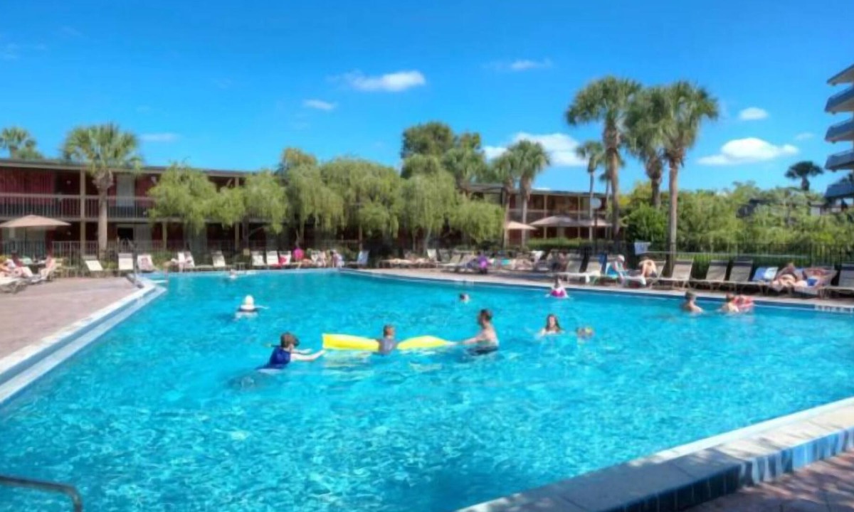 Florida Central Atlantic Coast Hotel | Group Theme Park Adventure! 3 Spacious Units, Near Sleuths Dinner Show, Restaurant, Pool