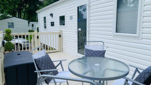 Berwick-upon-Tweed Apartment | Haggerston Castle West Lawn 56 Cozy 3 Bed with Wifi and Paddock Views