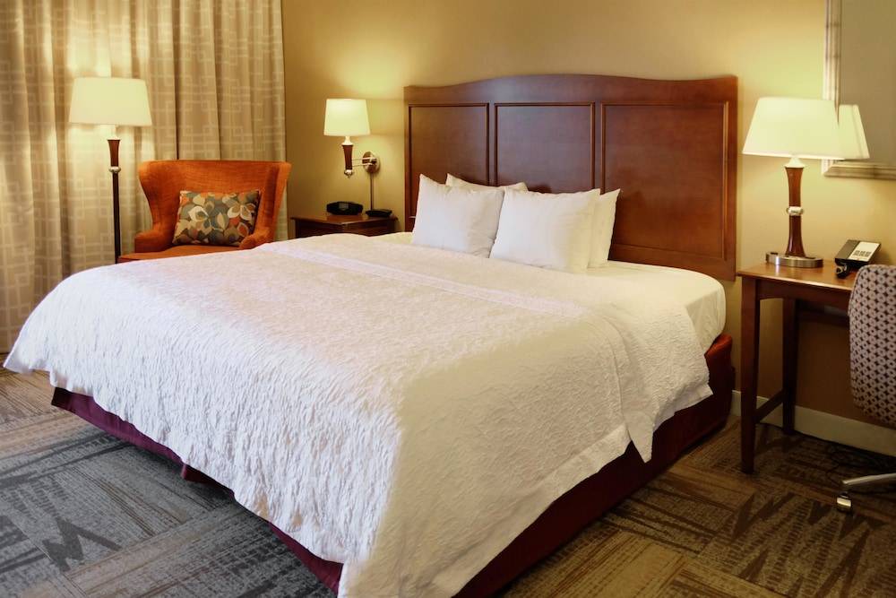 Lima Hotel | Hampton Inn Lima