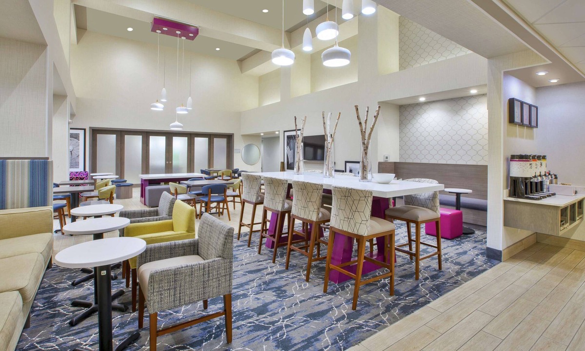 Oakwood Village Hotel | Hampton Inn & Suites Oakwood Village-Cleveland