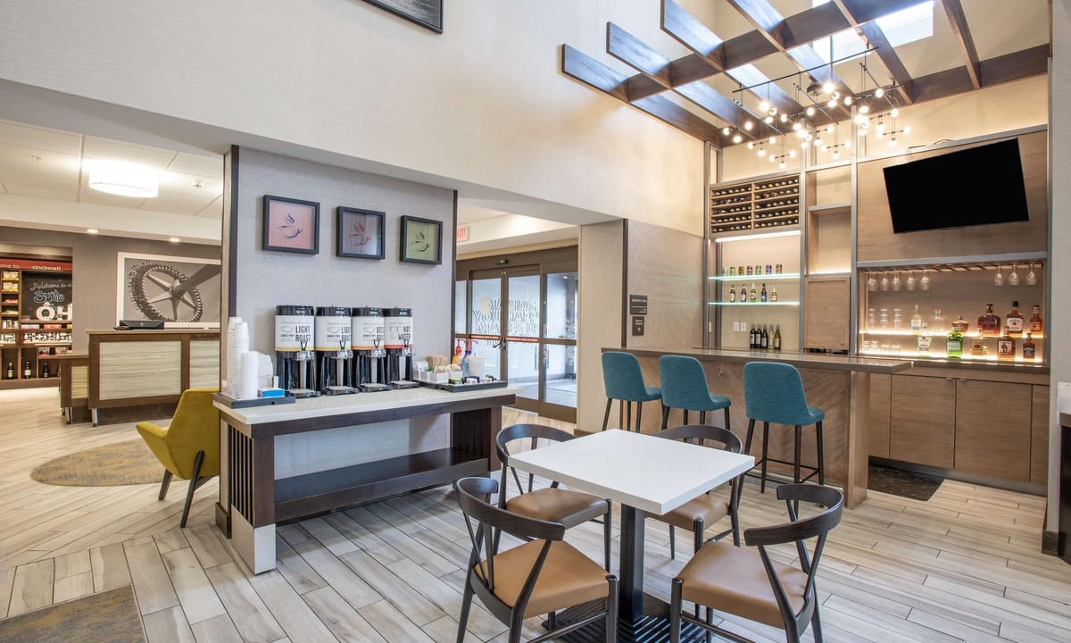 Roselawn Finance Hotel | Hampton Inn & Suites Cincinnati/Kenwood