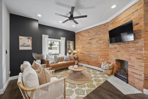 Columbus House | Hanford House w Hot Tub,Sauna,Bar