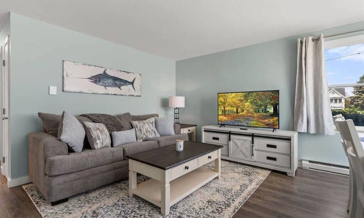 Rye Apartment | Harbor Serenity | Private Deck | Mins to Beach