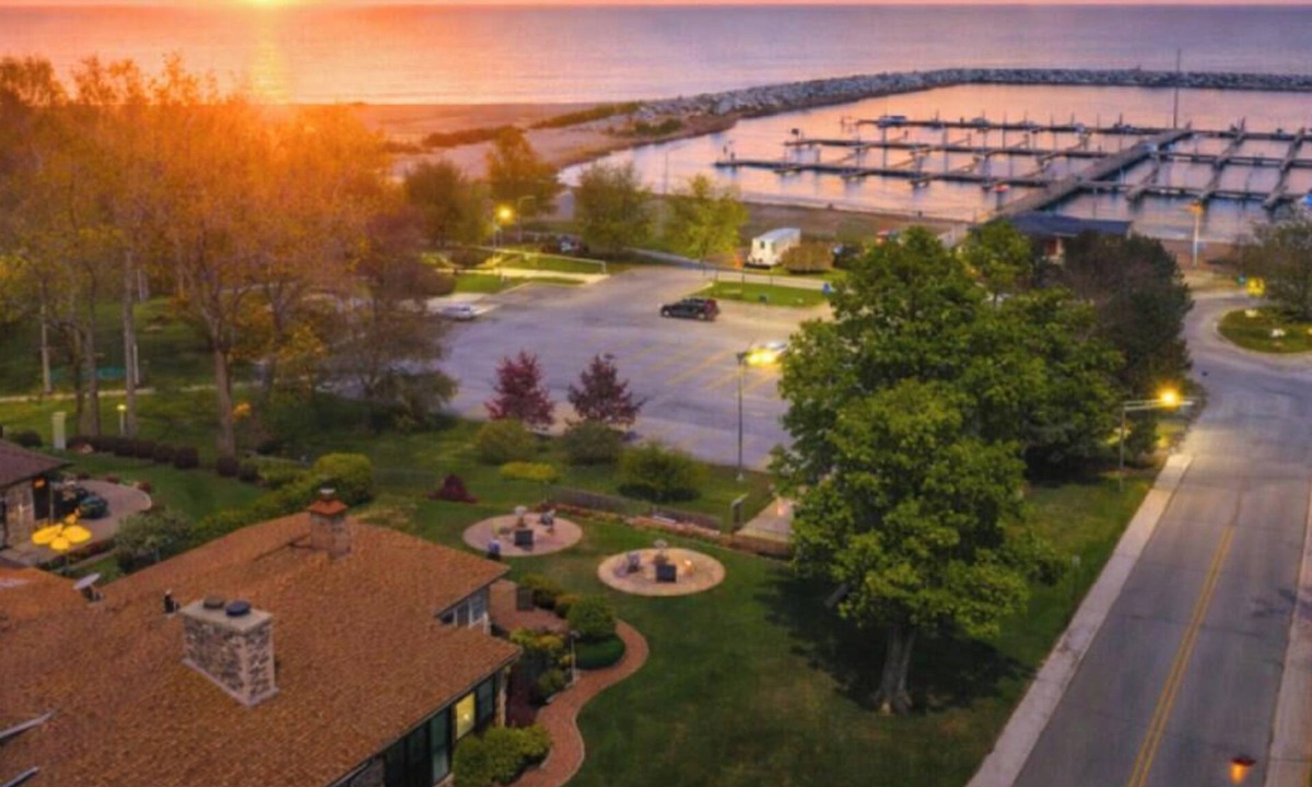 Lexington House | Harbor View! Walk Out The Door Into Downtown Lex!