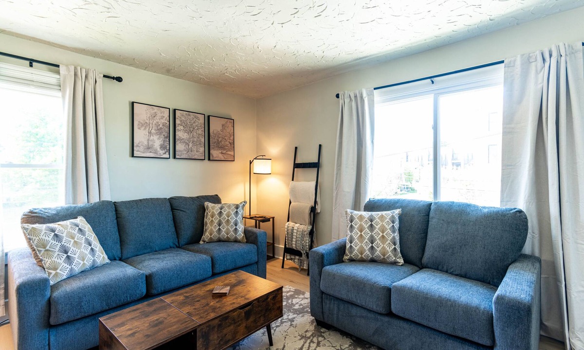 Royal Oak Apartment | Harrison Lookout — Great Royal Oak Location!