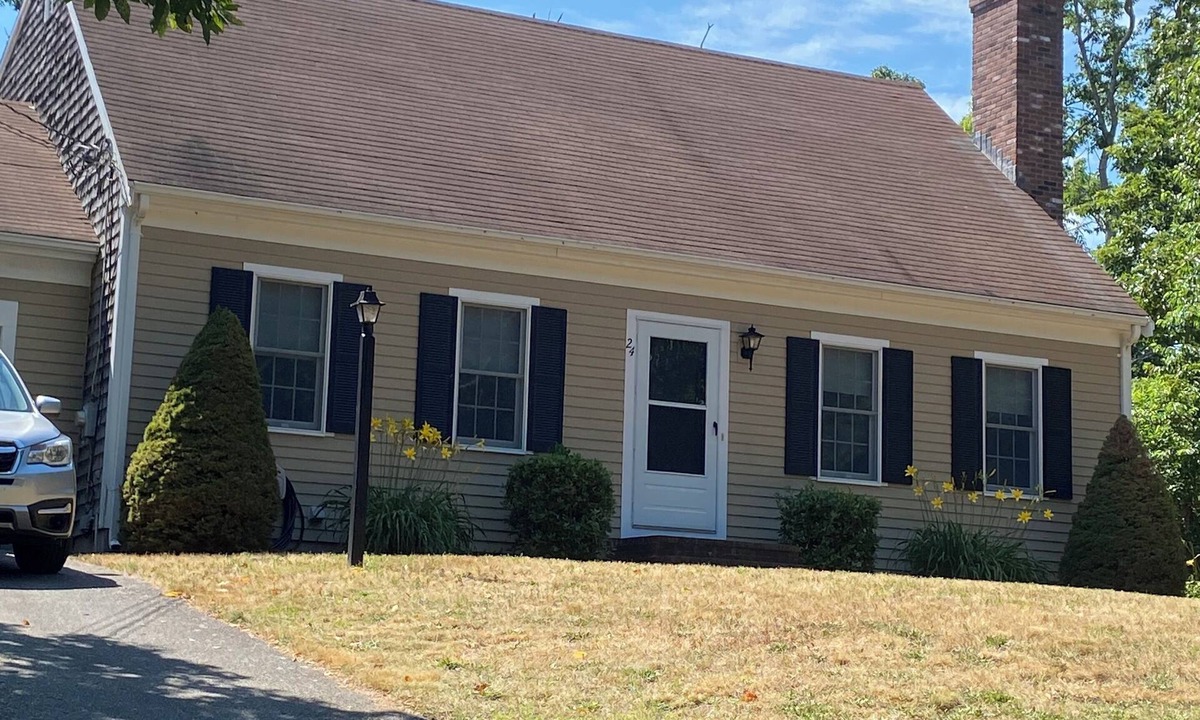 Harwich Center House | Harwich Home with Sunroom near Red River Beach