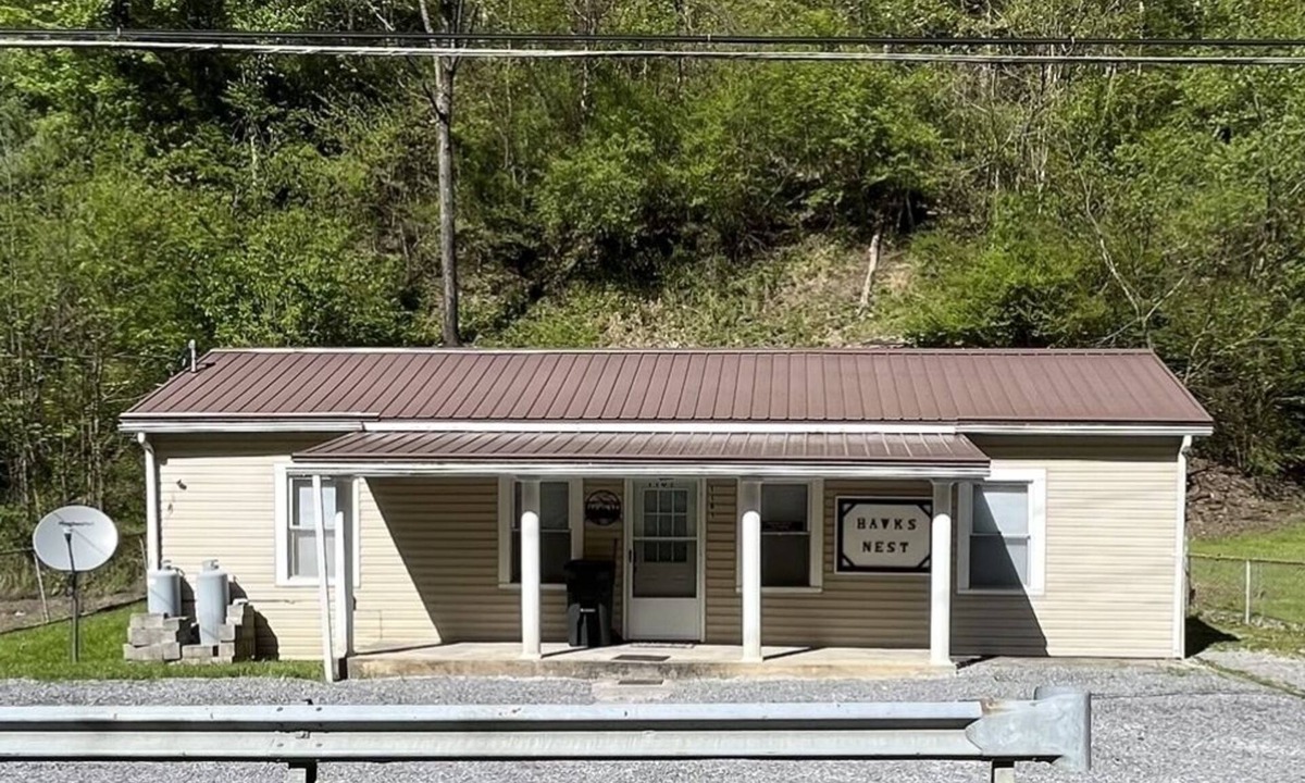 Warriormine House | Hawks Nest rentals only 2 miles from Hatfield Mccoy trailhead!