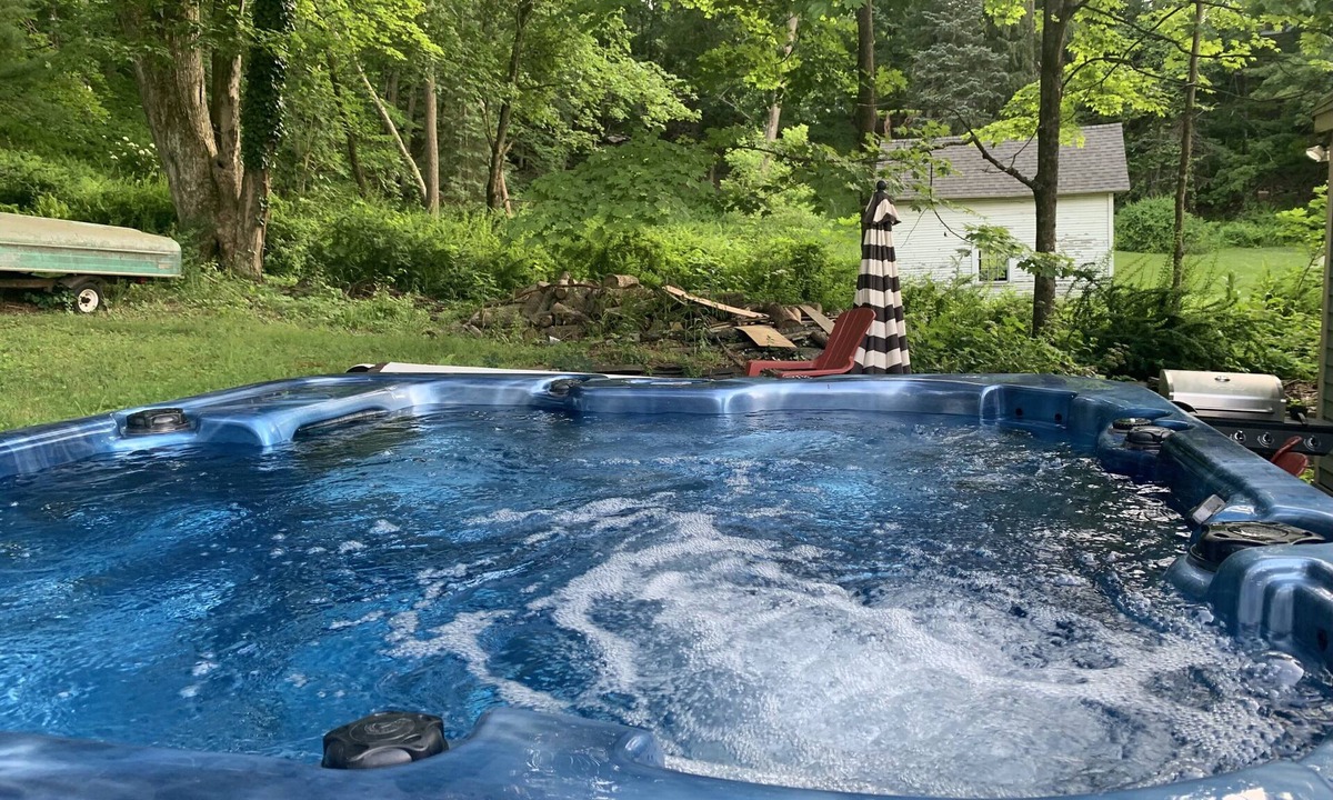 White Mills House | Hawley/Lake Wallenpaupack Area Beautiful Victorian With Hot Tub!