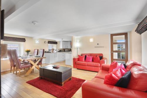 Bamburgh House | Hayloft Cottage - North East Escapes