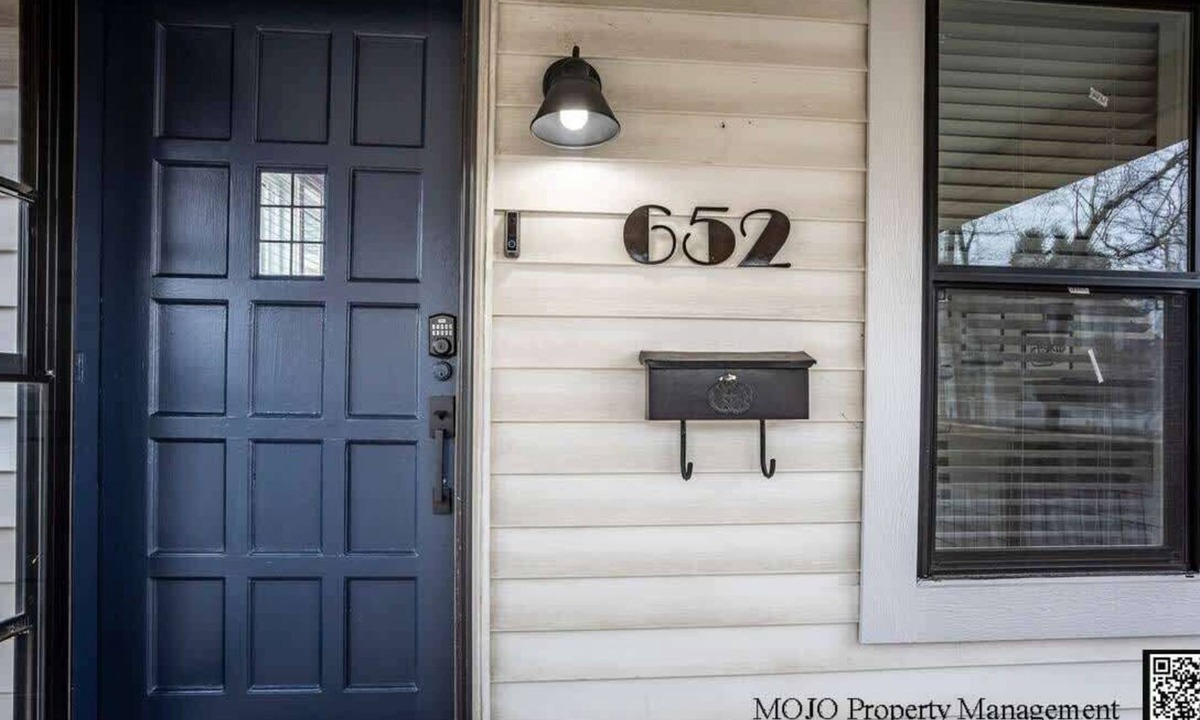 Warfleigh House | Heart of Broad Ripple! Walk to everything 3bed/2ba