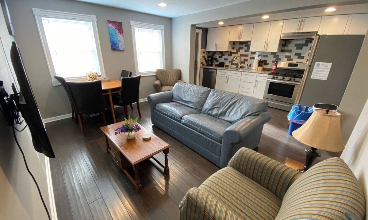North Oakland House | Heart of Oakland w/parking by CMU, Pitt, Hospitals