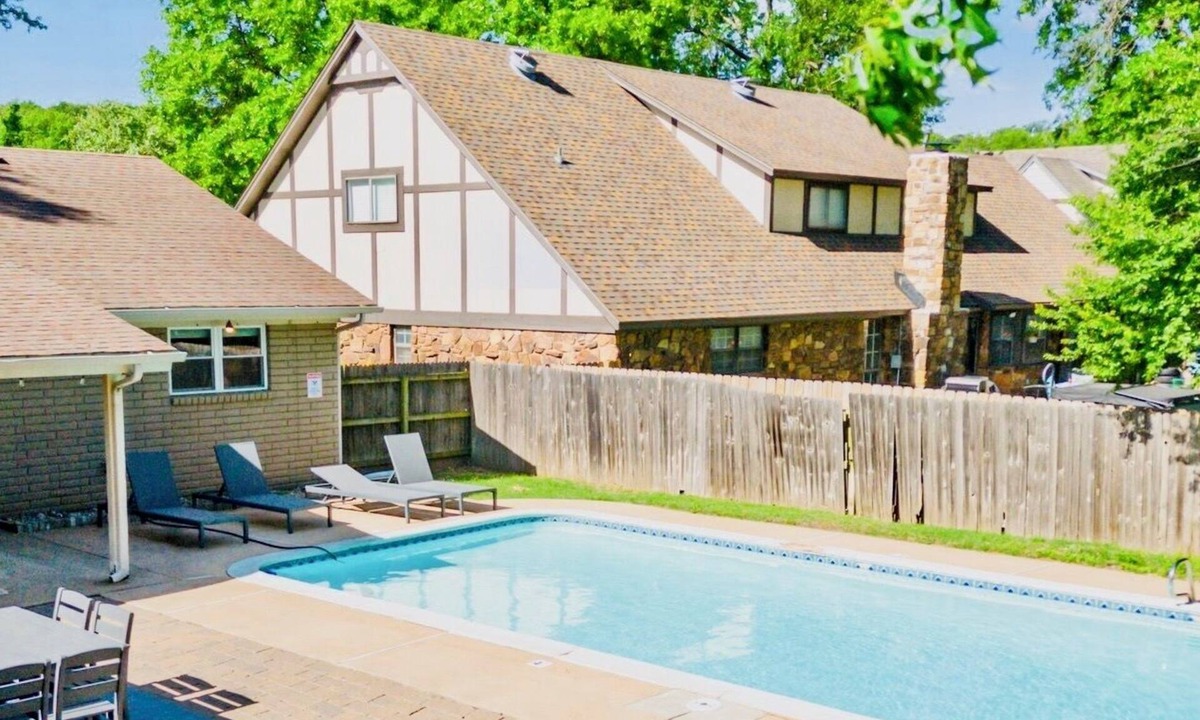South Tulsa House | Heart of Tulsa, Pool, game room, fireplace, Sleeps 8, grill
