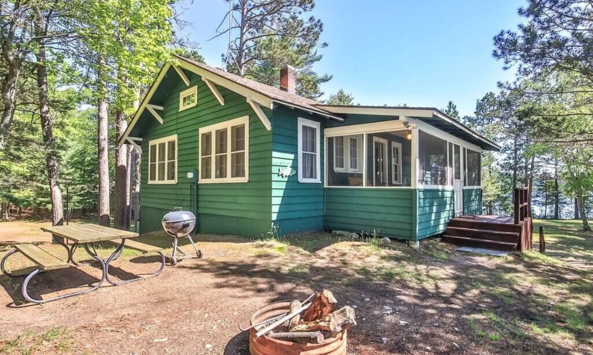 Minocqua House | Hearthwood Beach House: Lake Tomahawk PET FRIENDLY