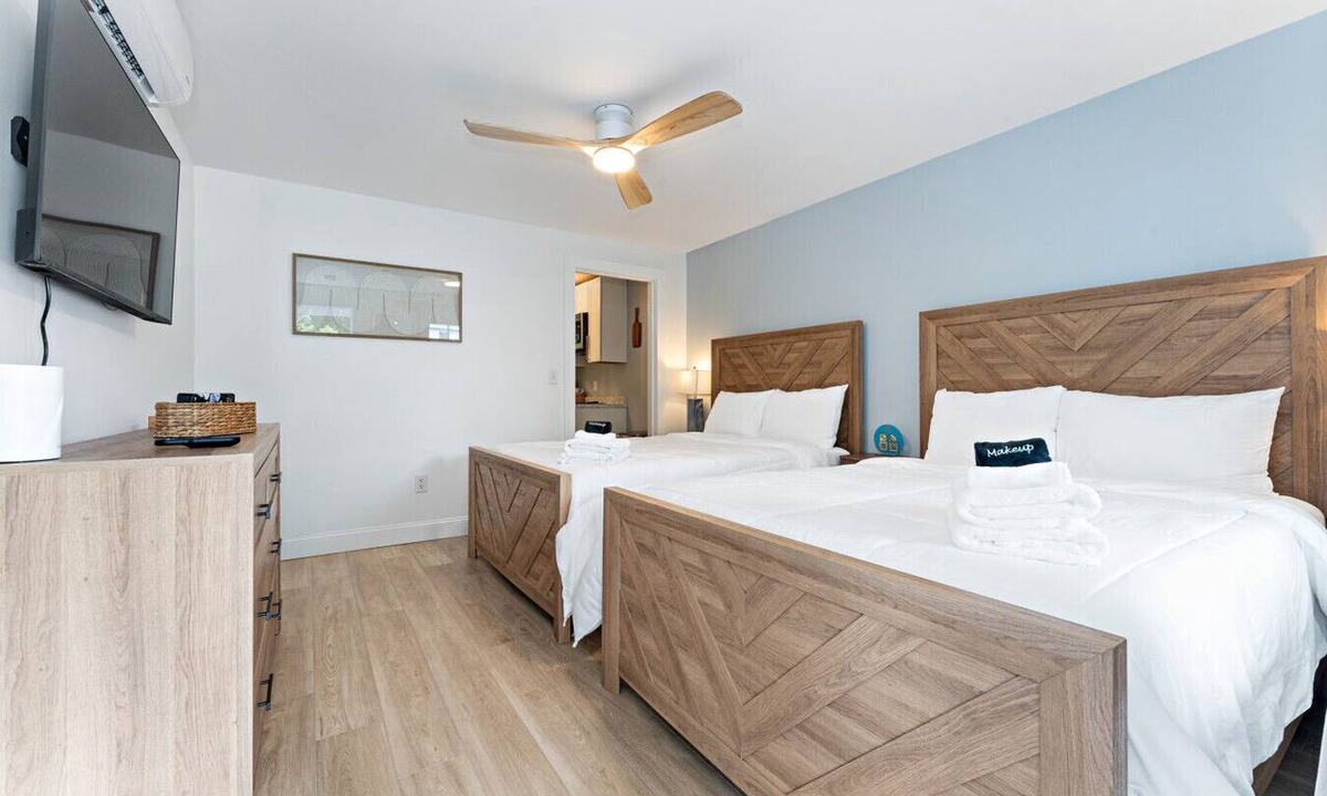 Old Orchard Beach Condo | Heated Saltwater Pool Short Walk to Beach Pier 3