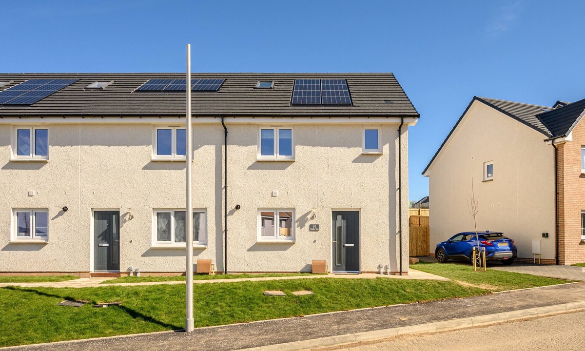 Dalkeith House | Heather Way Cosy 4 Bedroom House - Mayfield, Dalkeith