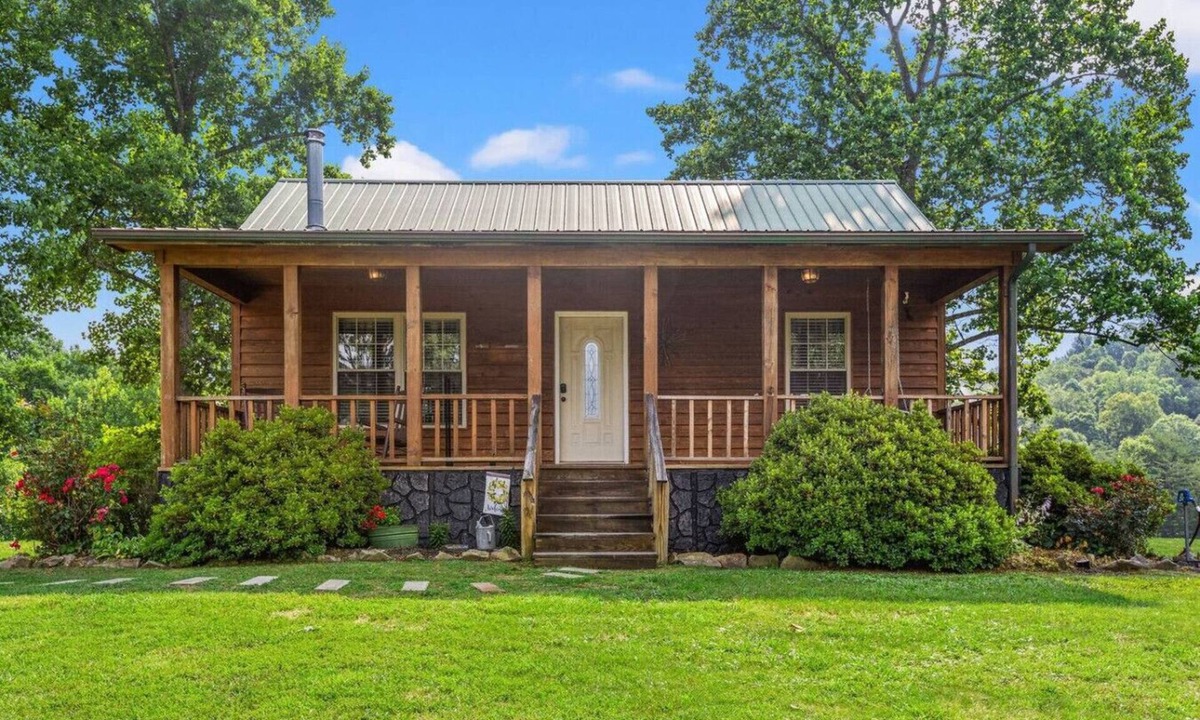 Beattyville Cabin | Heavenly Hideaway- Hot Tub, Firepit, Covered Patio, WiFi