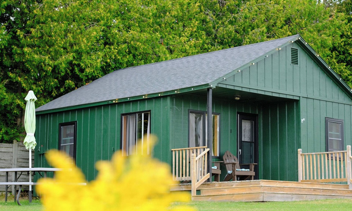 Hessel Cabin | Hessel Bay Cabin 1: Lake Huron waterfront resort cabin sleeps 2.