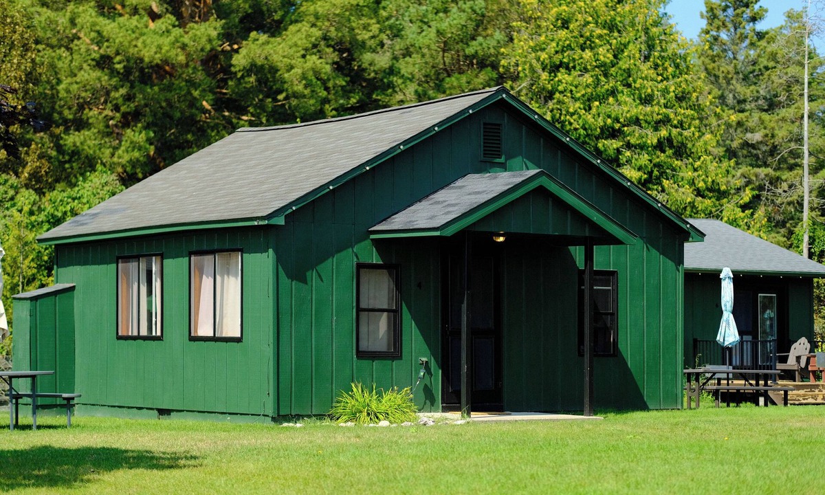 Hessel Cabin | Hessel Bay Cabin #4: Lake Huron waterfront cabin sleeps 4. Boat slip available!