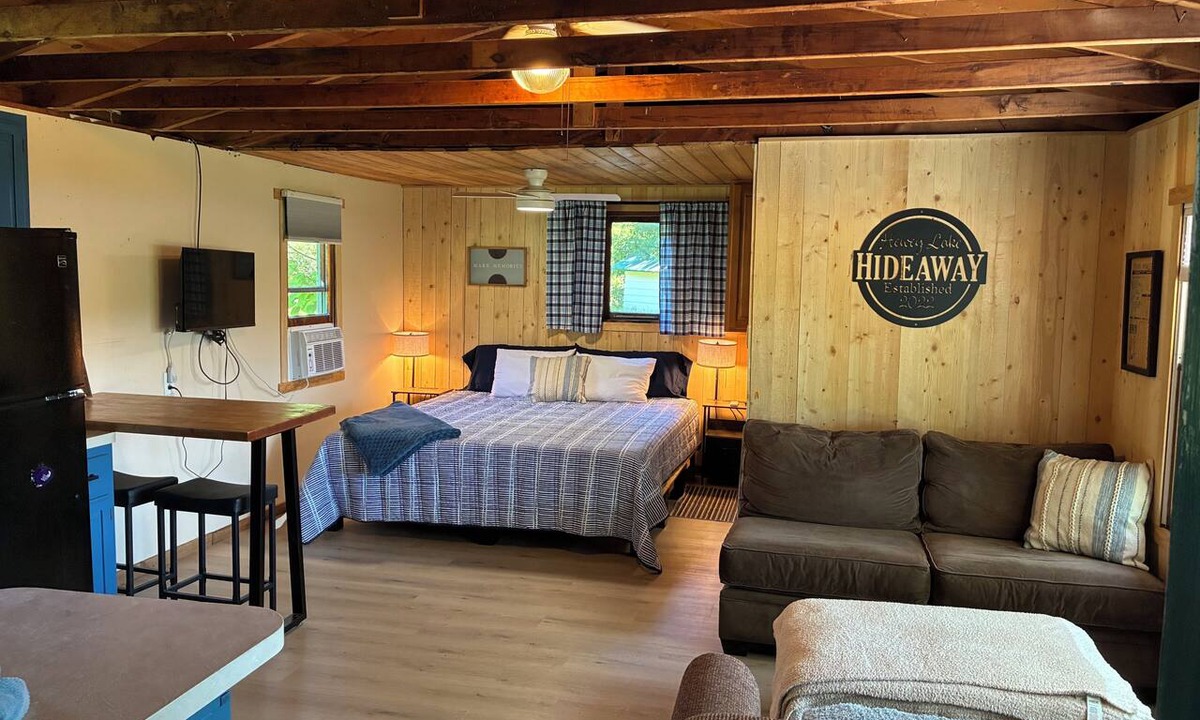 Skidway Lake Cabin | Hewey Lake Hideaway - Add-On Cabin - Leland