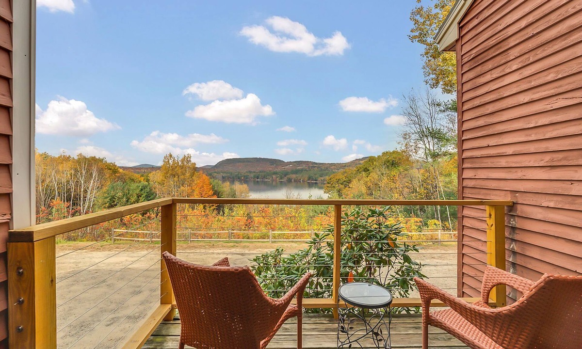 Harrison Condo | Hidden Gem! Large 3BR Condo, minutes to Pleasant Mtn! 40 Minutes to Sunday River