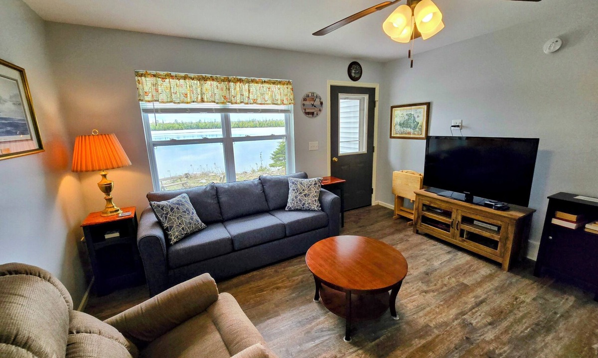 Drummond Island House | Hideaway On Gravel Lake