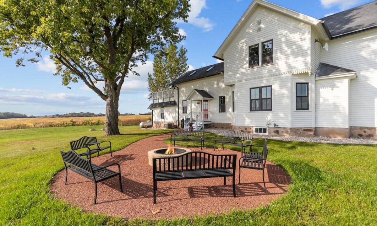 Van Dyne House | Highland Farmhouse – Countryside Retreat with Farm Charm