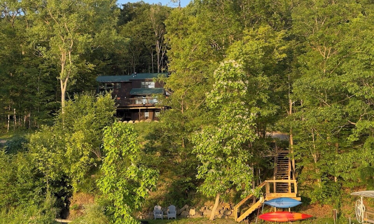 Town of Jerusalem Cottage | Hillside Cabin | On Keuka Lake | FLX