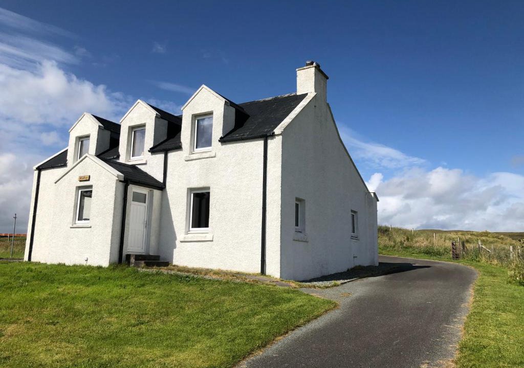 Caroy House | Hilltop
