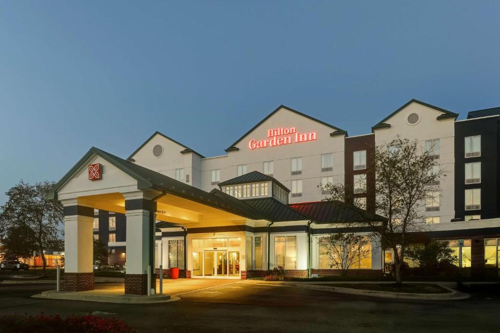 West Newton Hotel | Hilton Garden Inn Indianapolis Airport