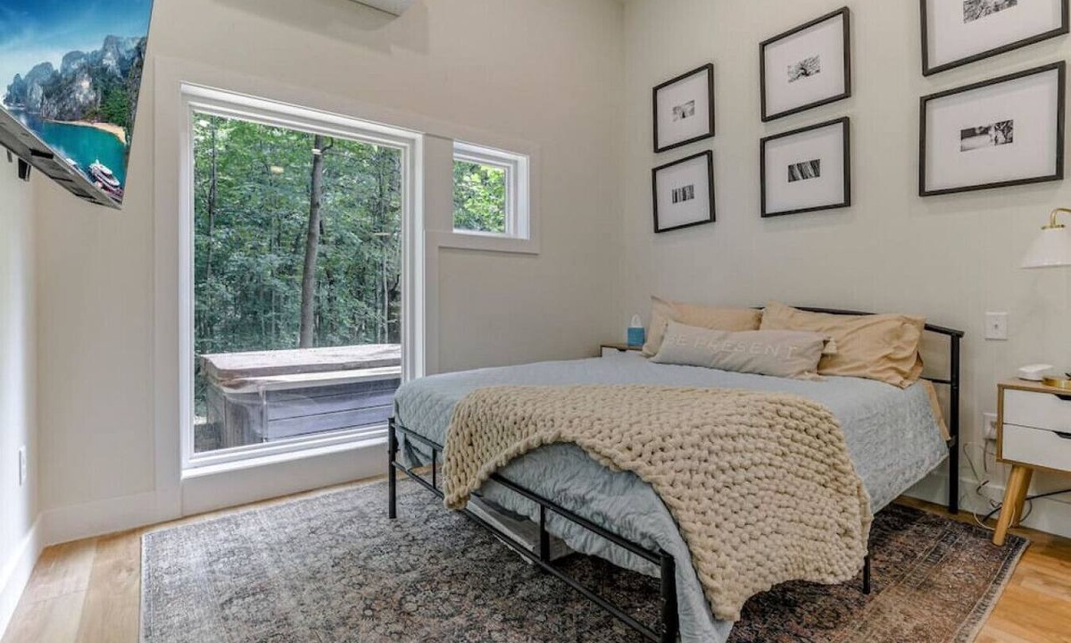 Logan Cabin | Hiltop Haven: The Nook