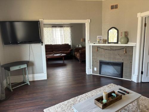 Glendive House | Historic 1902 Home Near Makoshika State Park 4BR