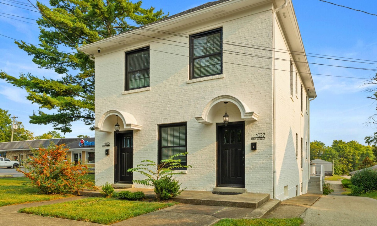 Shelbyville House | Historic 1909 Gem on the Bourbon Trail w/4 King Beds