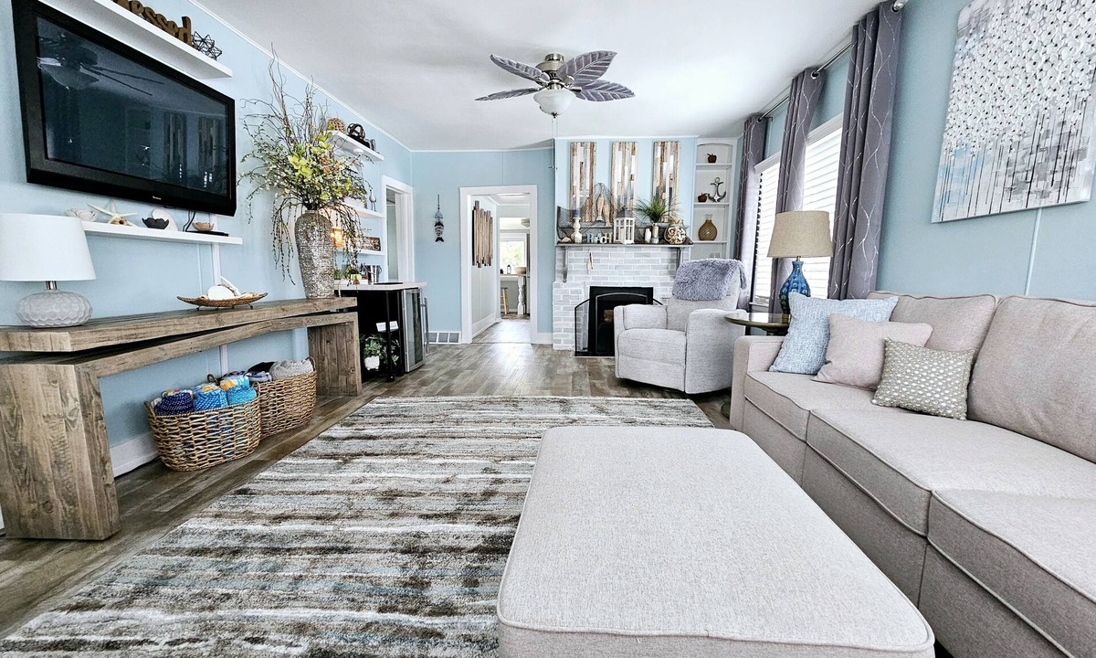 Bluffton House | Historic Beach House steps away from The Deck & across from the beach.