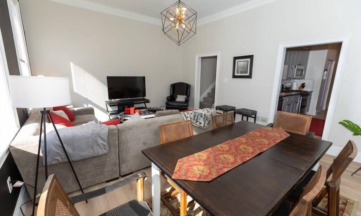 Manchester Apartment | Historic Brownstone Loft-Walk to Casino & Stadiums
