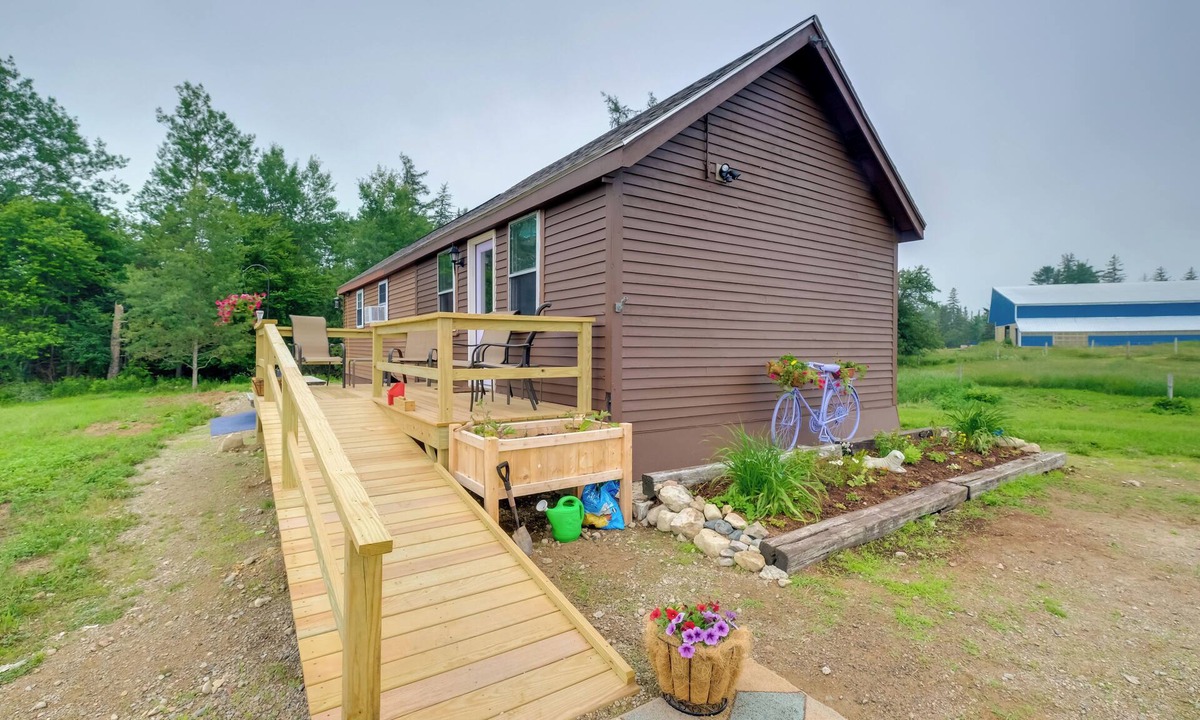 Cherryfield Cottage | Historic Cottage on Horse Farm: FirePit & BBQ