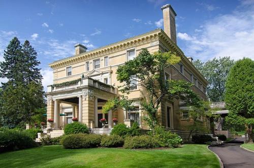 Endion Hotel | Historic Cotton Mansion by Heirloom Boutique Collection