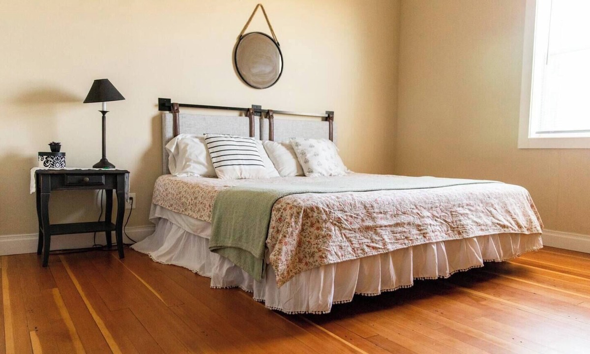 Nashua House | Historic Ft. Peck Schoolhouse w/indoor BB court