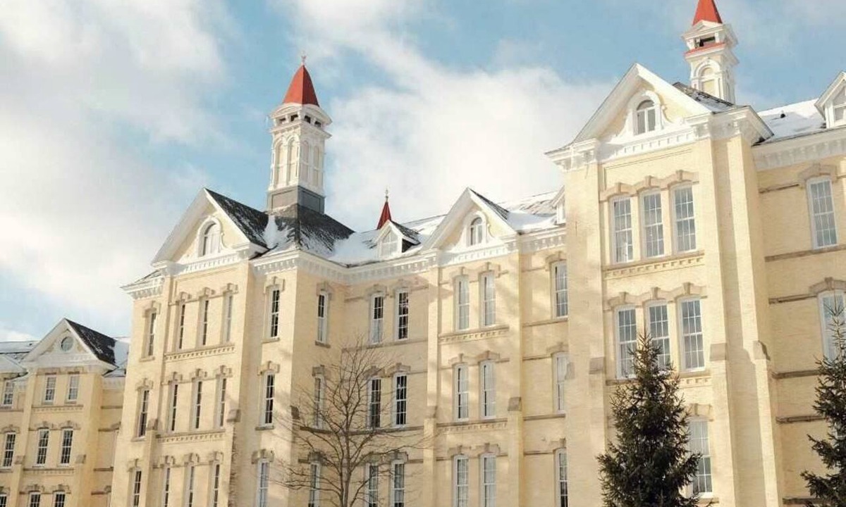 Traverse City Condo | Historic TC Retreat | Beaches, Wineries & Downtown