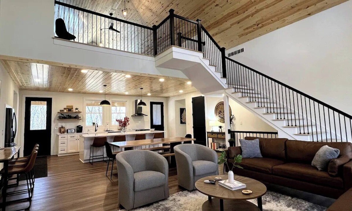 Logan House | Hocking Hills Luxury Cabin