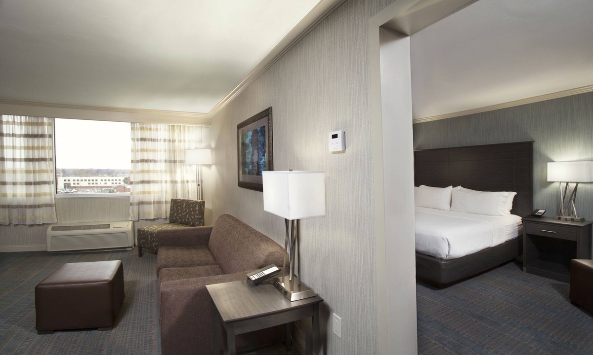 Downtown Columbus Hotel | Holiday Inn Columbus Dwtn-Capitol Square by IHG