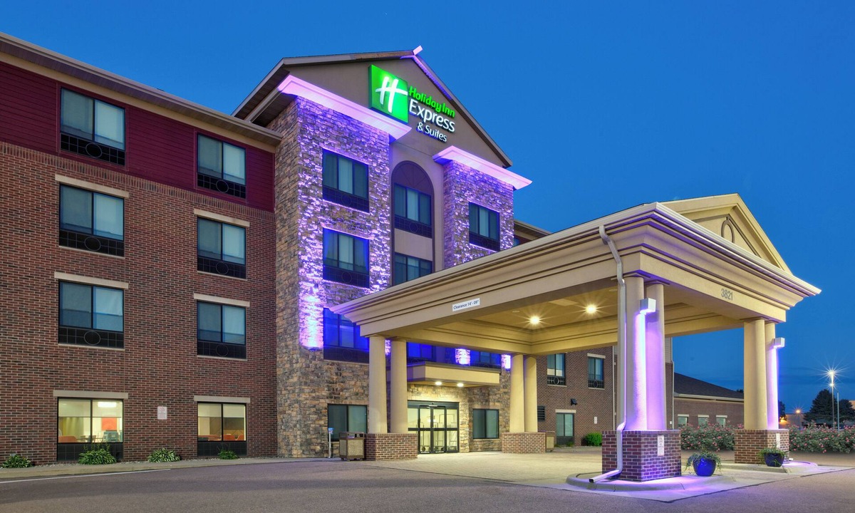 Sioux Falls Hotel | Holiday Inn Express and Suites Sioux Falls SW by IHG